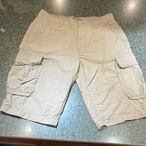 WearFirst Transcoast USA tan with chevron pattern cargo shorts size 34